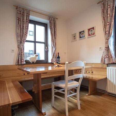 Pritlicni Apartma Hribovc Z Atrijem Kranjska Gora Buitenkant foto
