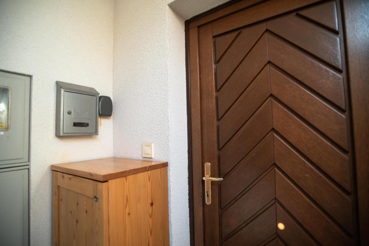 Pritlicni Apartma Hribovc Z Atrijem Kranjska Gora Buitenkant foto