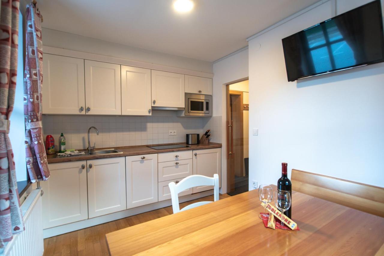 Pritlicni Apartma Hribovc Z Atrijem Kranjska Gora Buitenkant foto