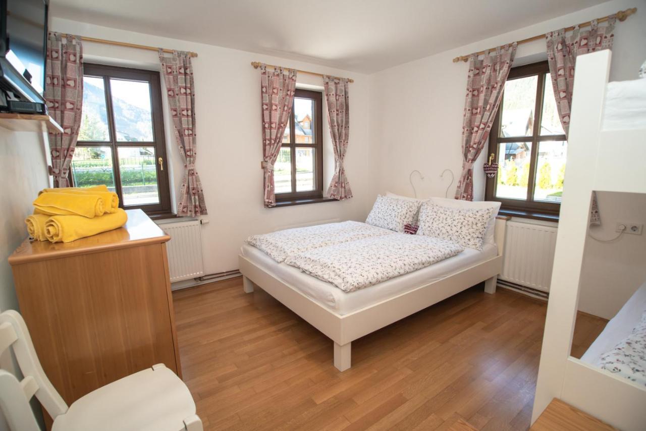 Pritlicni Apartma Hribovc Z Atrijem Kranjska Gora Buitenkant foto
