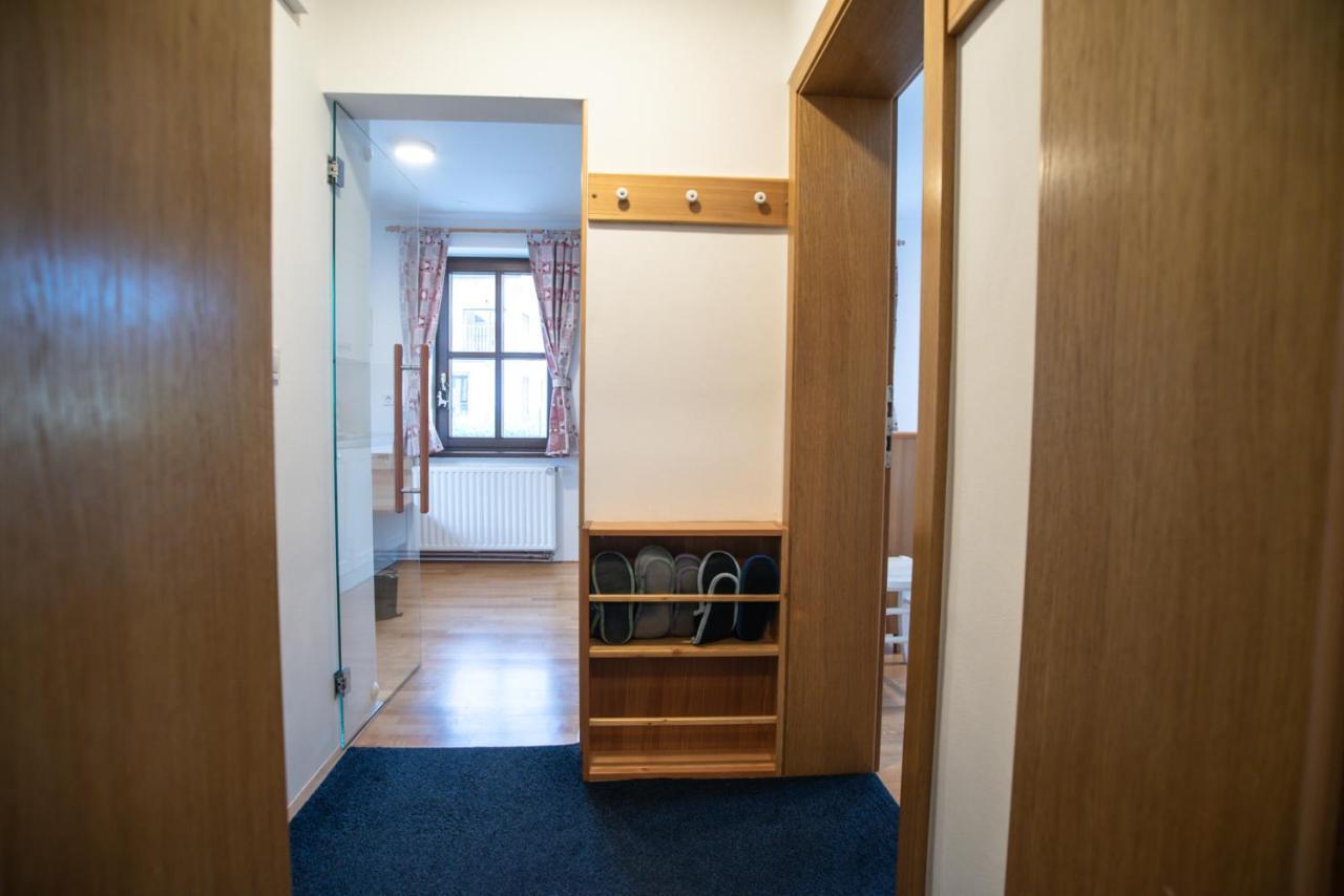 Pritlicni Apartma Hribovc Z Atrijem Kranjska Gora Buitenkant foto