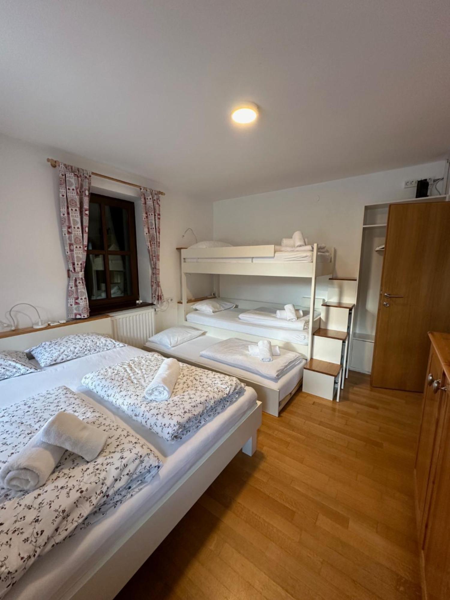 Pritlicni Apartma Hribovc Z Atrijem Kranjska Gora Buitenkant foto