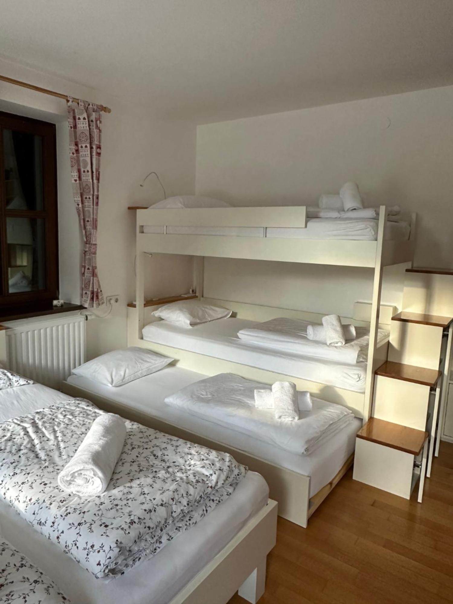 Pritlicni Apartma Hribovc Z Atrijem Kranjska Gora Buitenkant foto