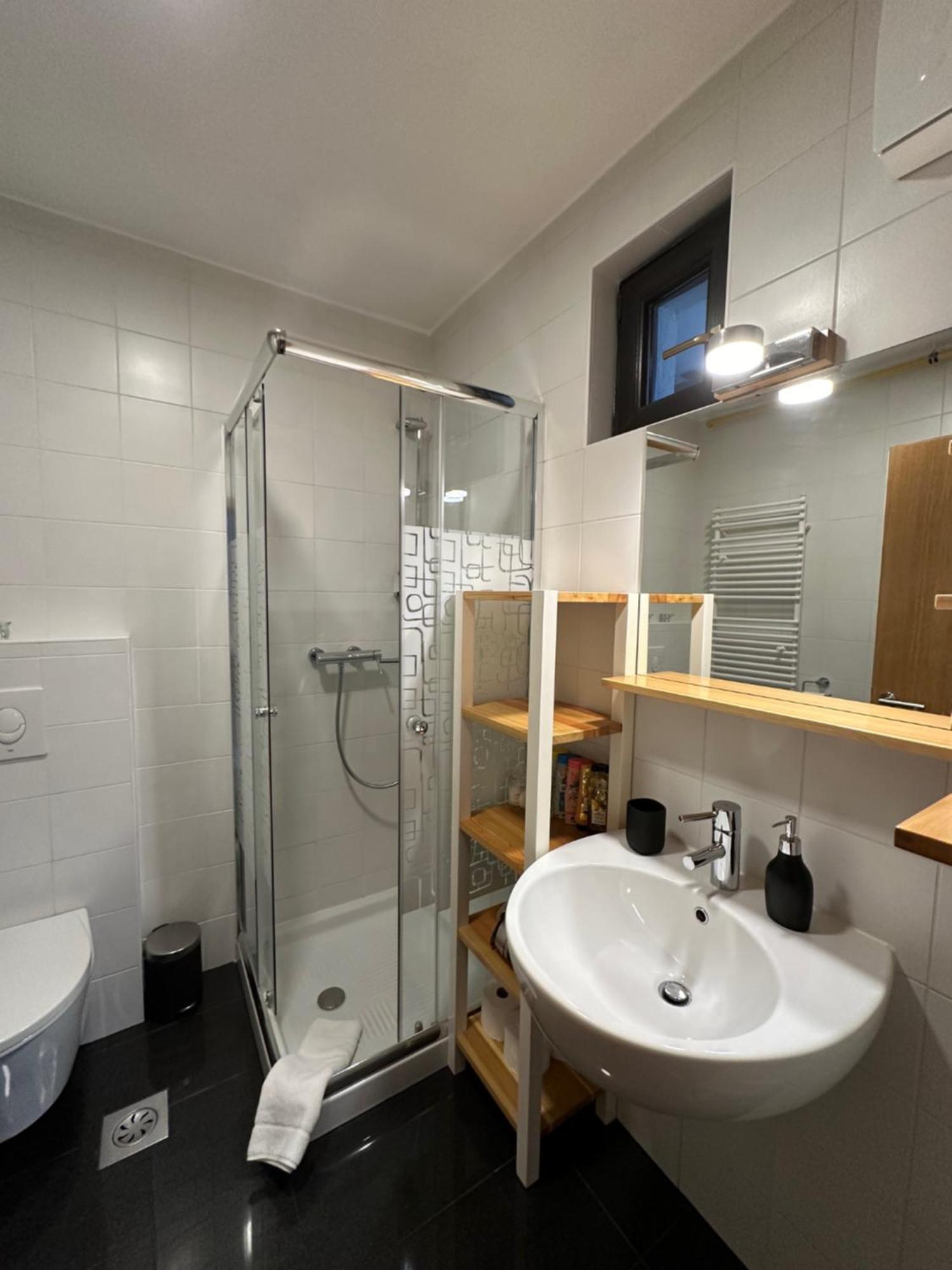 Pritlicni Apartma Hribovc Z Atrijem Kranjska Gora Buitenkant foto